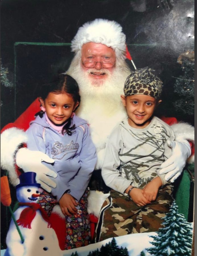 Young Japna and Harjap Singh take a photo with Santa (Photo/ Japna Singh 22)