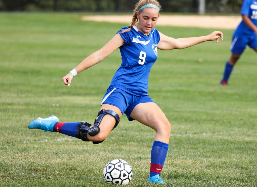 Junior Chloe Knerr playing soccer in the fall of 2019. (Photo/Nancy Erickson/PDS Flickr)